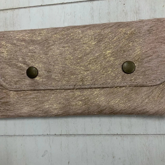 NWOT‎ Alex Carol Leather Cowhide Clutch with keychain Snap Closure - Picture 2 of 8